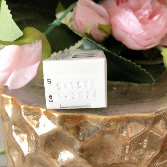 La Roche Posay Deluxe sample sizes - Picture 8 of 10